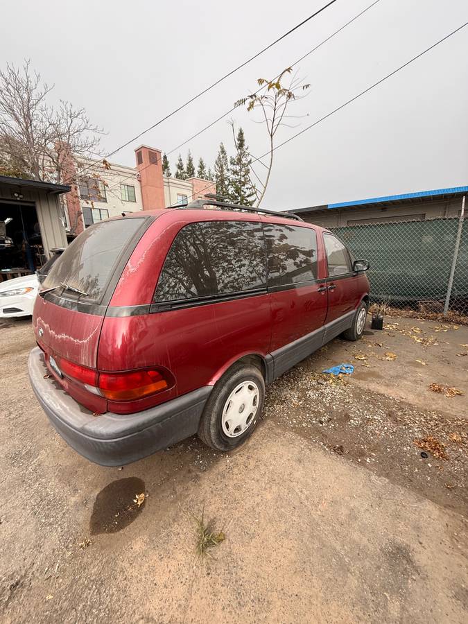 Toyota-van-1995-red-2