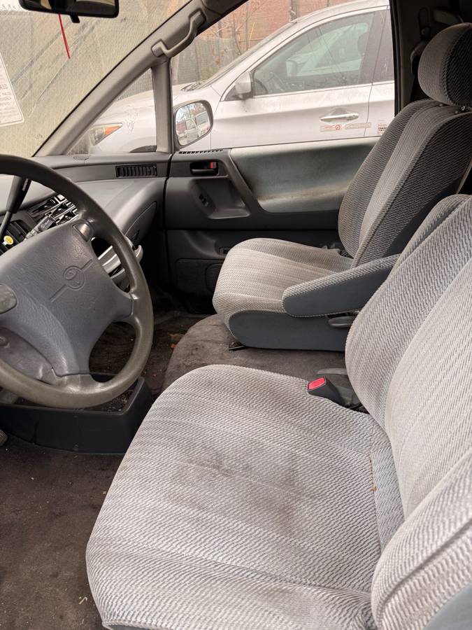 Toyota-van-1995-red-4