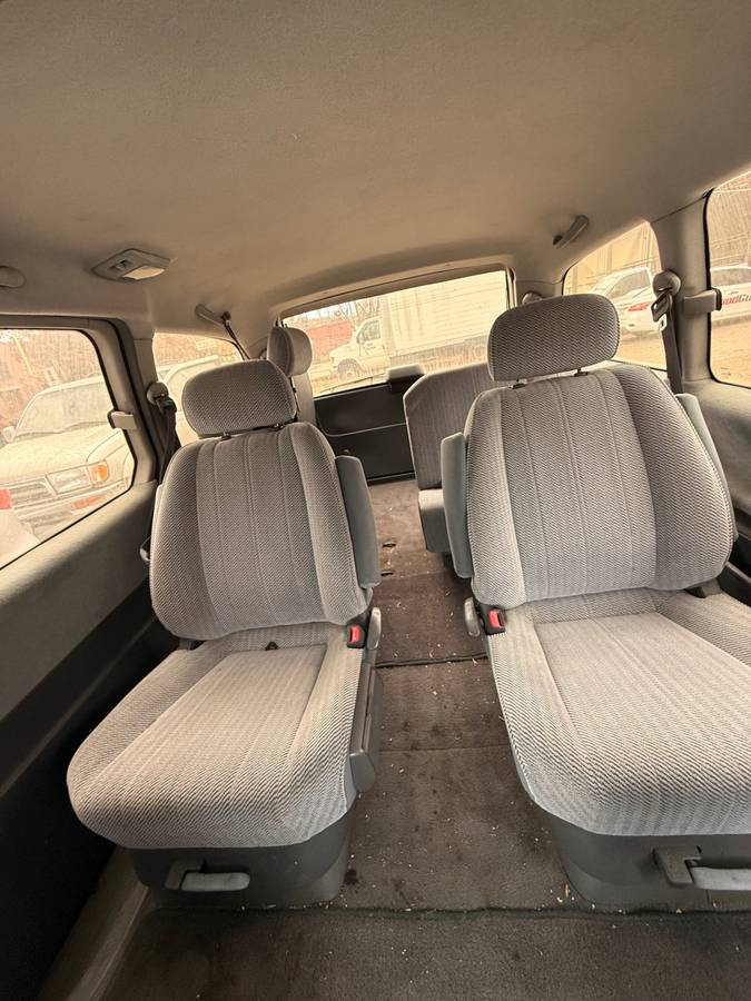 Toyota-van-1995-red-5