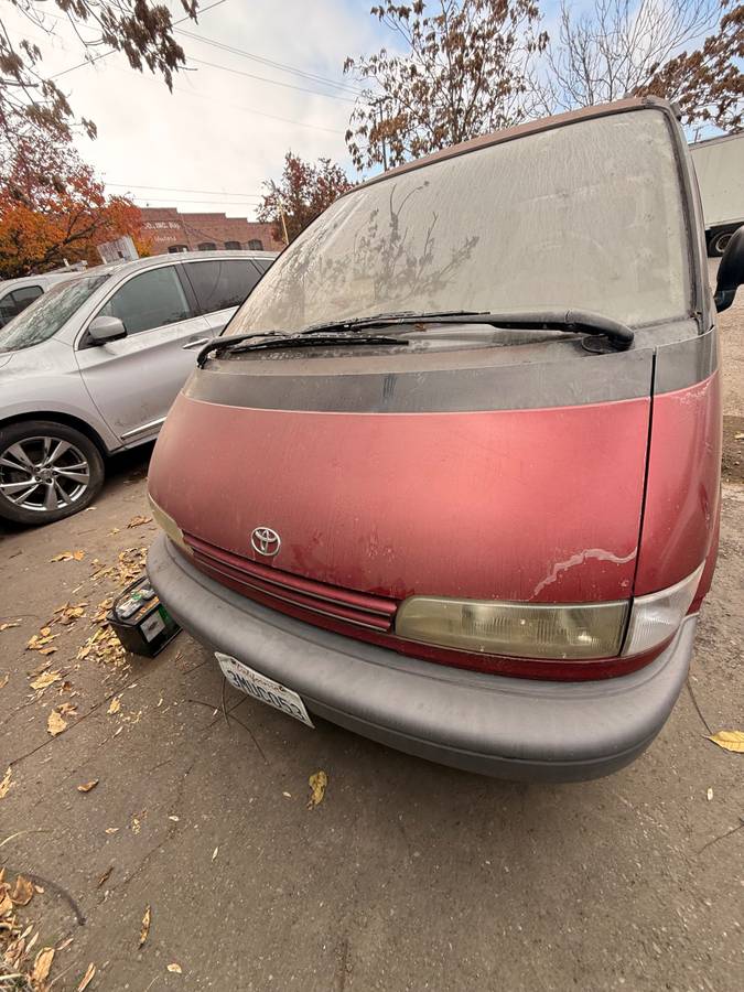 Toyota-van-1995-red