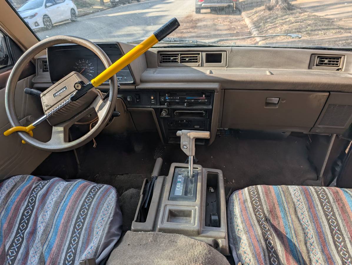 Toyota-van-wagon-1987-3
