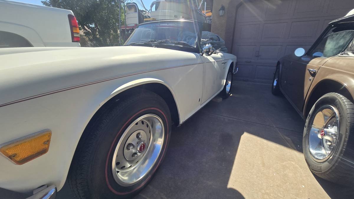 Trimuph-tr-6-1973-white-2