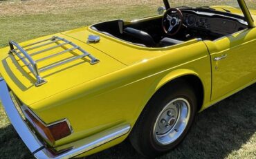 Triump-tr6-1976-custom-2