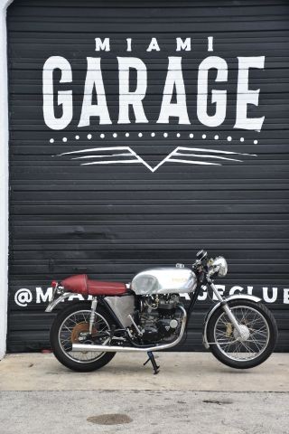 Triumph-Boneville-T140-1977-10