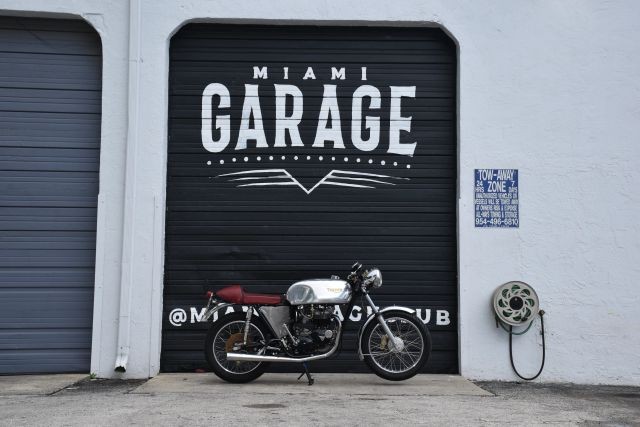 Triumph-Boneville-T140-1977-12