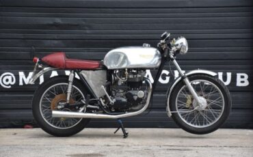 Triumph-Boneville-T140-1977-13