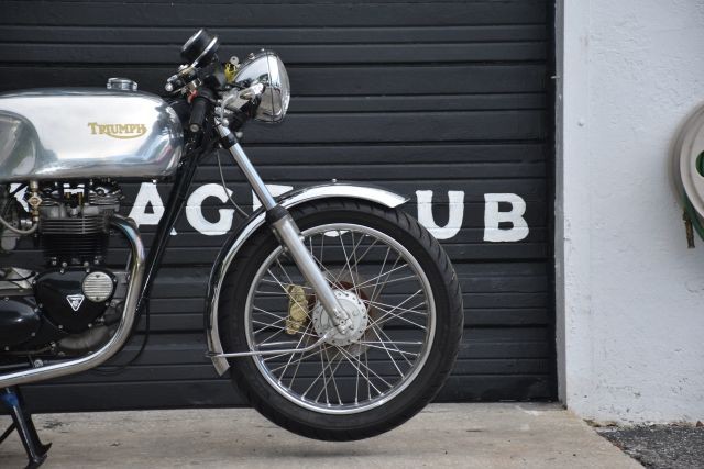 Triumph-Boneville-T140-1977-14