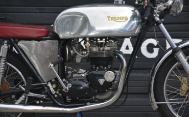 Triumph-Boneville-T140-1977-15