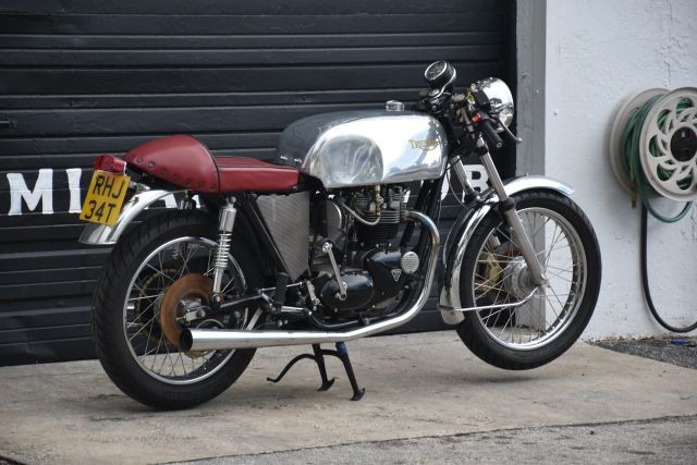 Triumph-Boneville-T140-1977-17