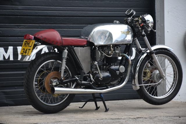 Triumph-Boneville-T140-1977-18