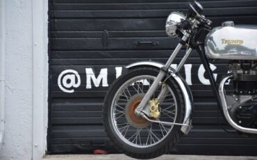 Triumph-Boneville-T140-1977-2