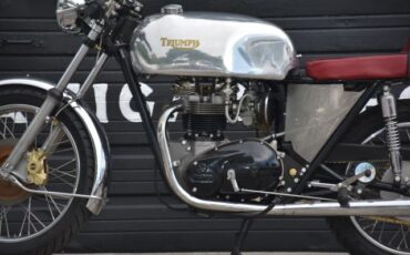 Triumph-Boneville-T140-1977-3