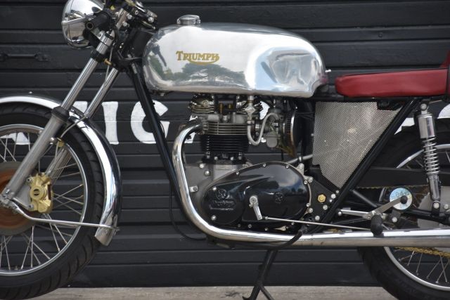 Triumph-Boneville-T140-1977-3
