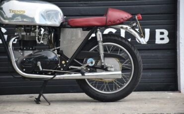 Triumph-Boneville-T140-1977-4