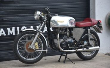 Triumph-Boneville-T140-1977-5