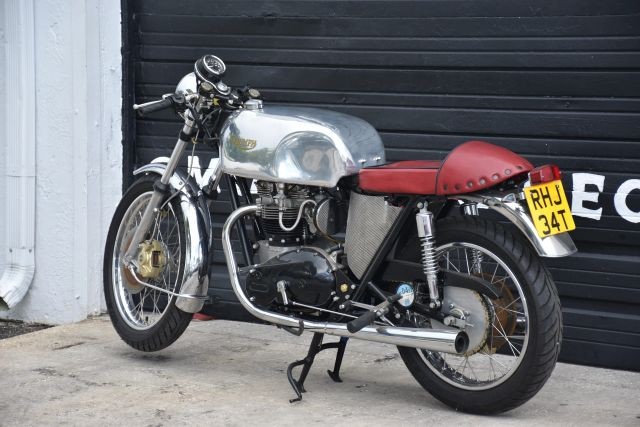 Triumph-Boneville-T140-1977-6