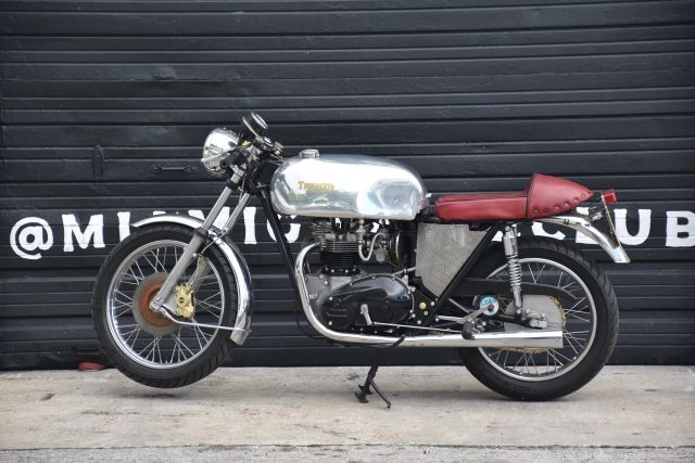 Triumph-Boneville-T140-1977-8