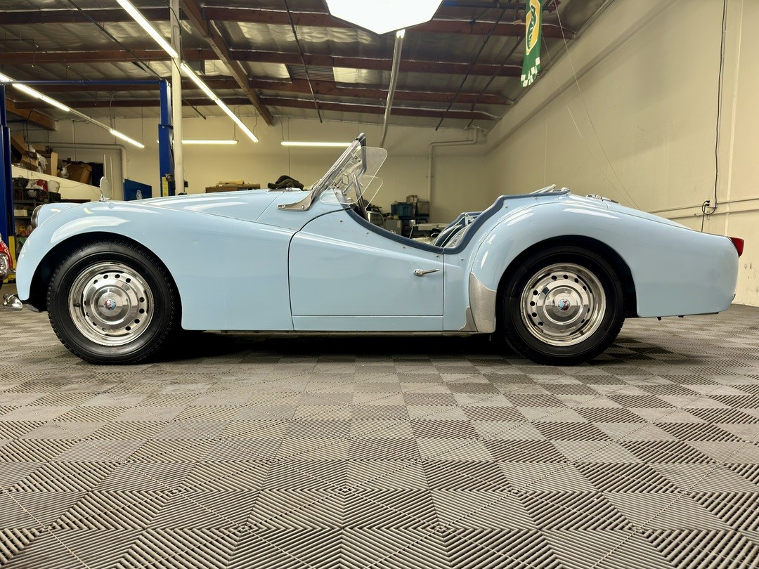 Triumph-Other-1961-ROADSTER-9