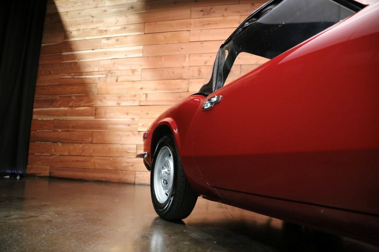 Triumph-Spitfire-1976-Convertible-10