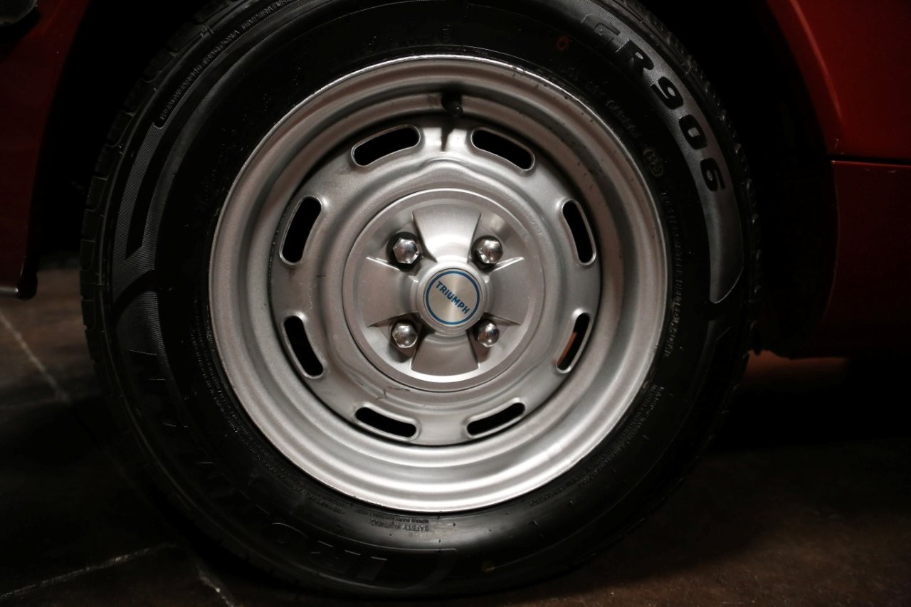 Triumph-Spitfire-1976-Convertible-11