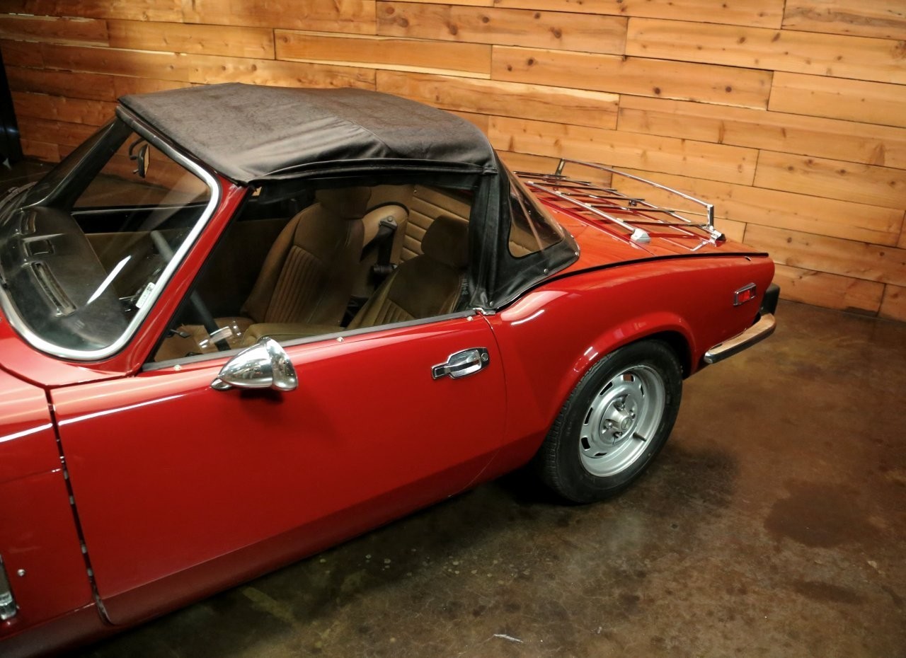 Triumph-Spitfire-1976-Convertible-12