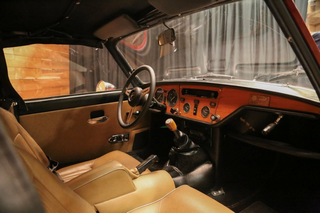 Triumph-Spitfire-1976-Convertible-16