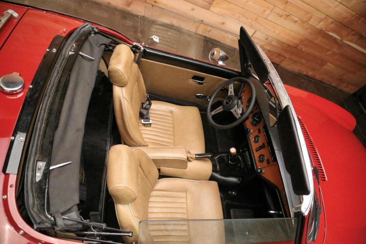 Triumph-Spitfire-1976-Convertible-18