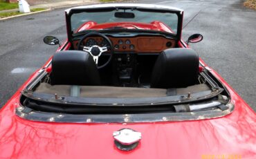 Triumph-TR-6-1969-Convertible-11