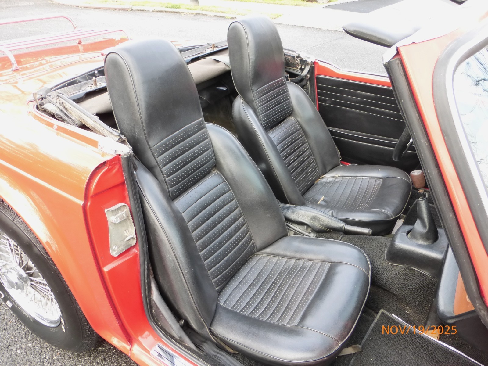 Triumph-TR-6-1969-Convertible-16