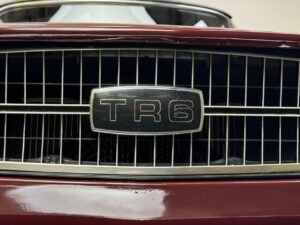 Triumph-TR-6-1971-CONVERTIBLE-12