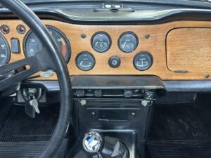 Triumph-TR-6-1971-CONVERTIBLE-18