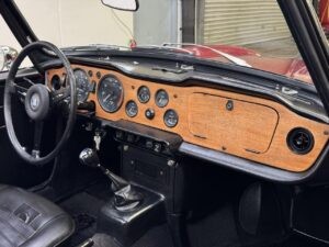 Triumph-TR-6-1971-CONVERTIBLE-19