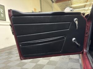 Triumph-TR-6-1971-CONVERTIBLE-23