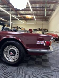 Triumph-TR-6-1971-CONVERTIBLE-7