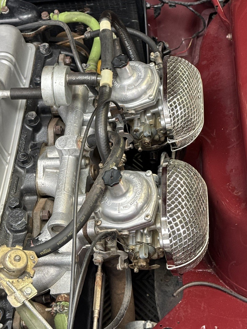 Triumph-TR-6-1972-CONVERTIBLE-14