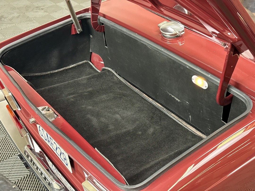 Triumph-TR-6-1972-CONVERTIBLE-29