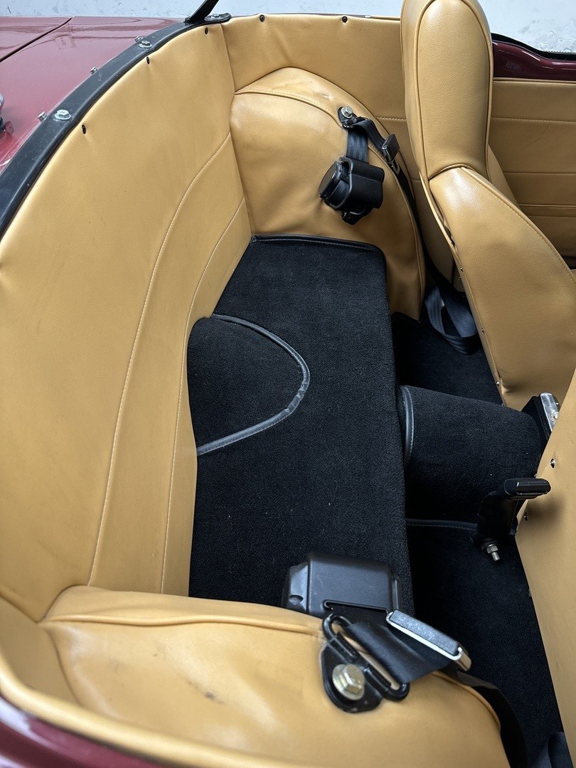 Triumph-TR-6-1972-CONVERTIBLE-33