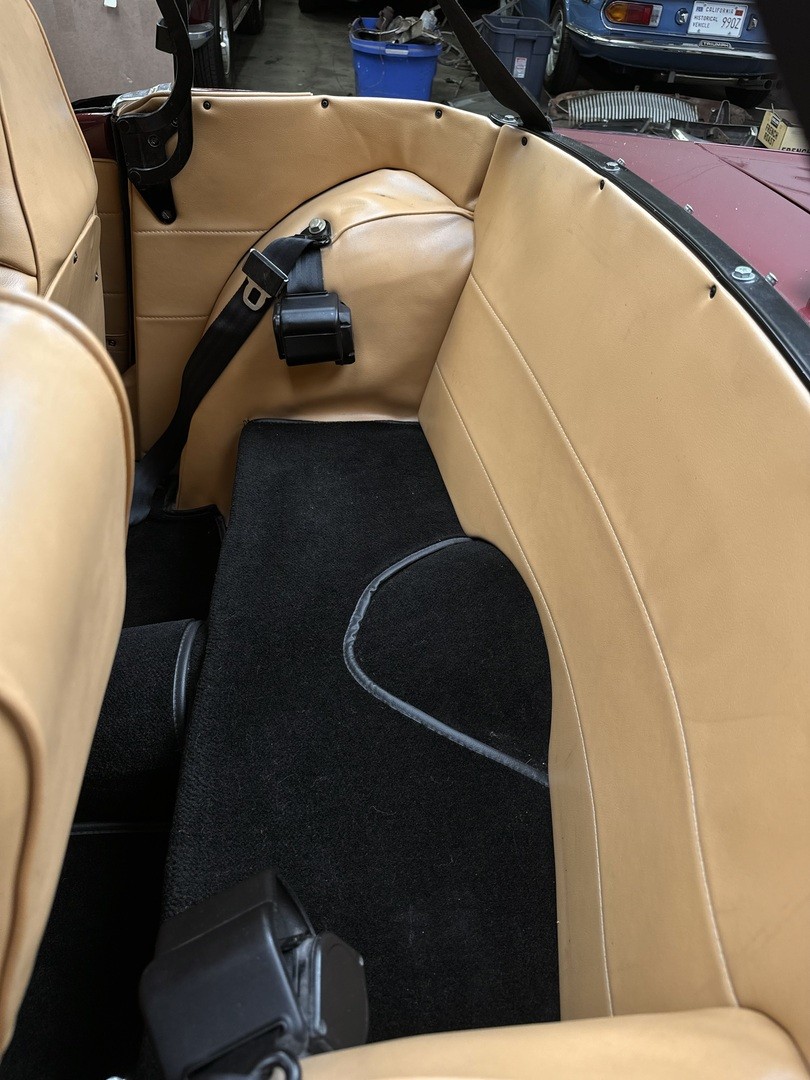 Triumph-TR-6-1972-CONVERTIBLE-34