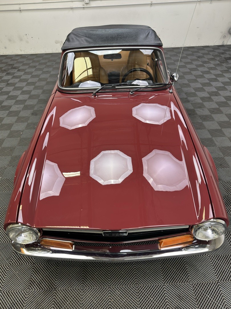 Triumph-TR-6-1972-CONVERTIBLE-5