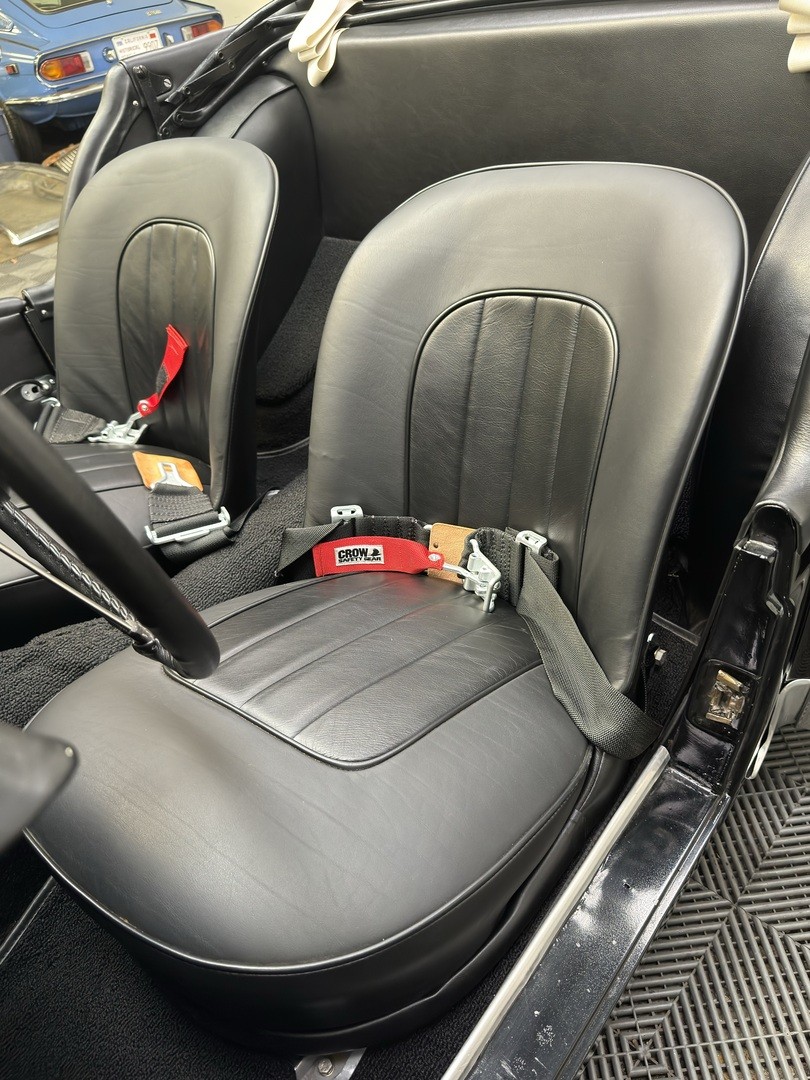 Triumph-TR3-1957-ROADSTER-11