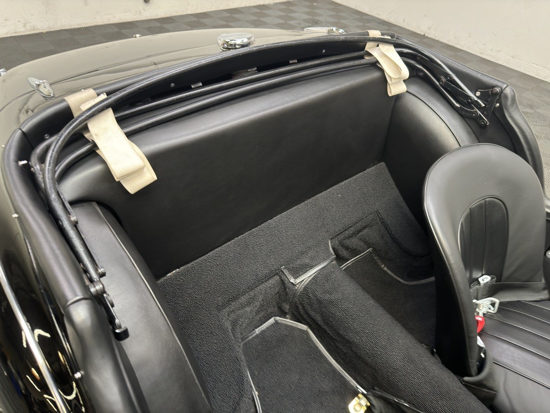 Triumph-TR3-1957-ROADSTER-16