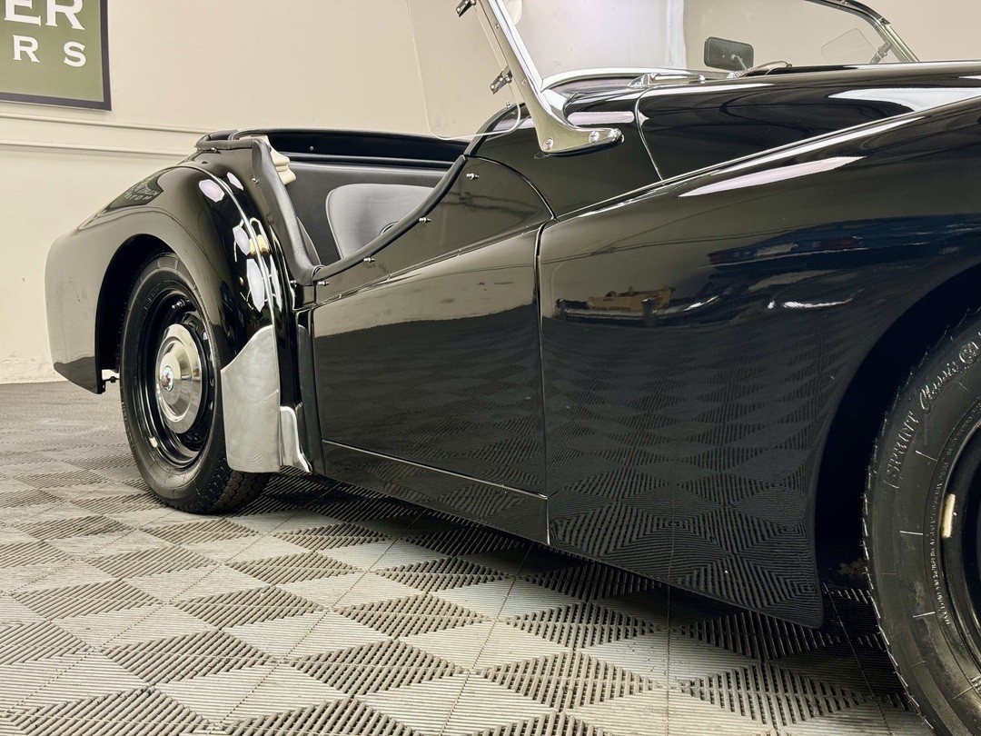 Triumph-TR3-1957-ROADSTER-30