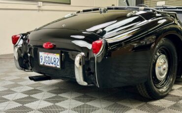 Triumph-TR3-1957-ROADSTER-32