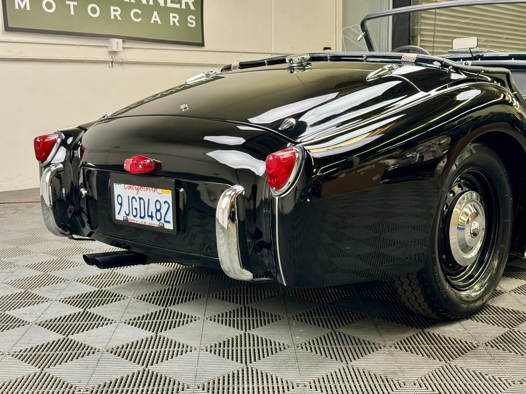 Triumph-TR3-1957-ROADSTER-32