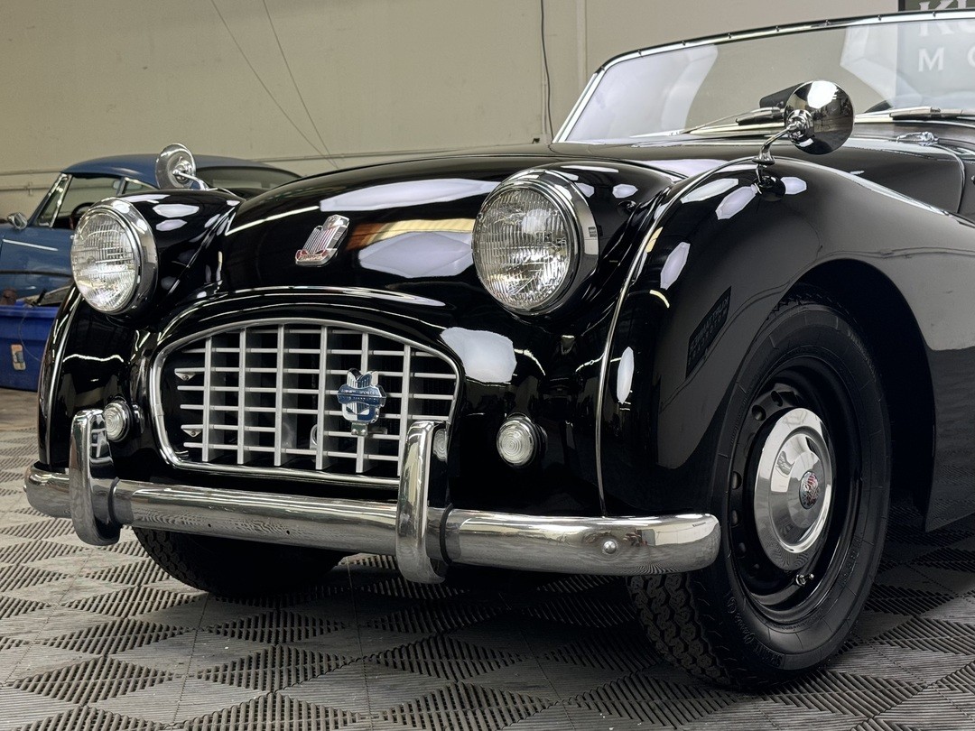 Triumph-TR3-1957-ROADSTER-4