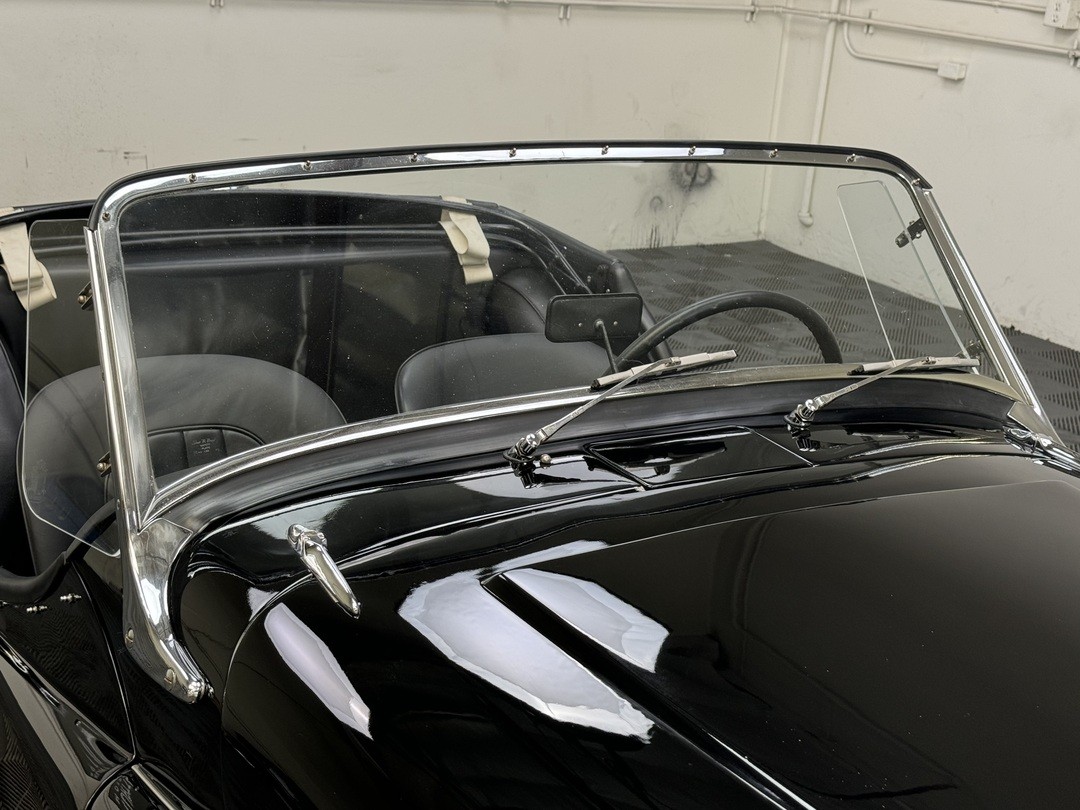 Triumph-TR3-1957-Roadster-10