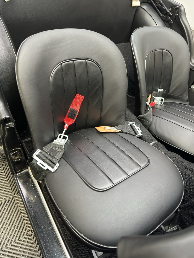 Triumph-TR3-1957-Roadster-12