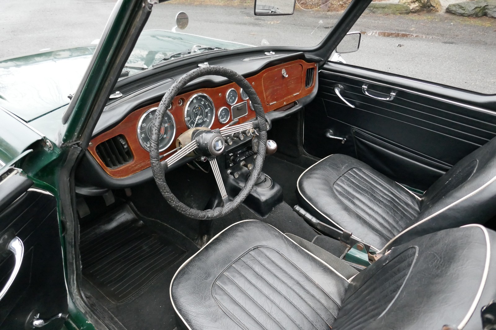 Triumph-TR4A-IRS-1967-Convertible-14