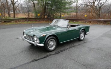 Triumph-TR4A-IRS-1967-Convertible-2