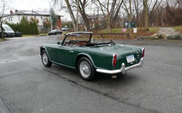 Triumph-TR4A-IRS-1967-Convertible-3